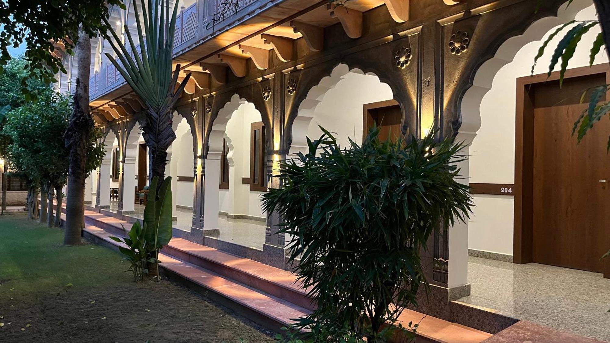 Hotel Sunbird Bharatpur Eksteriør bilde
