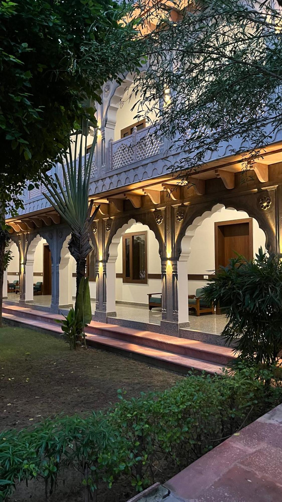 Hotel Sunbird Bharatpur Eksteriør bilde