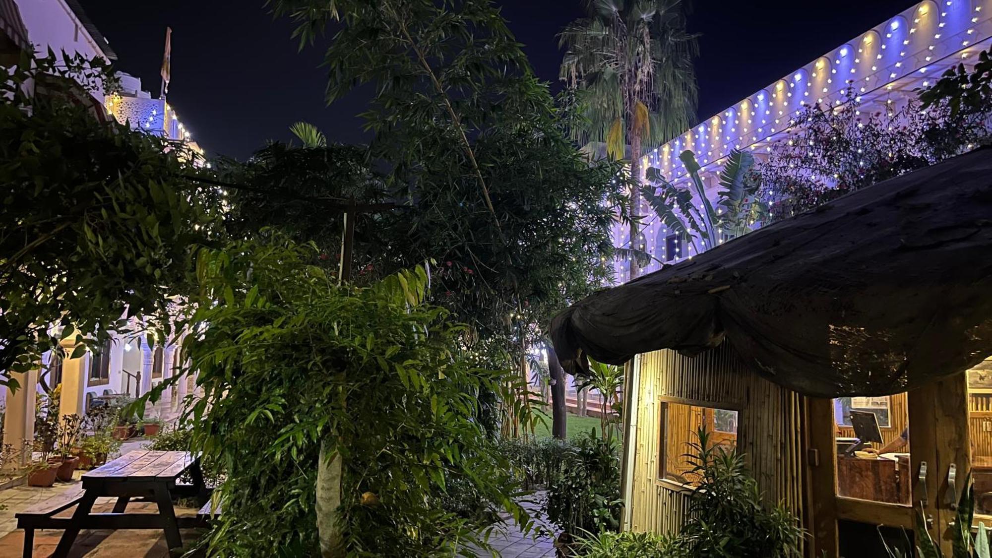 Hotel Sunbird Bharatpur Eksteriør bilde