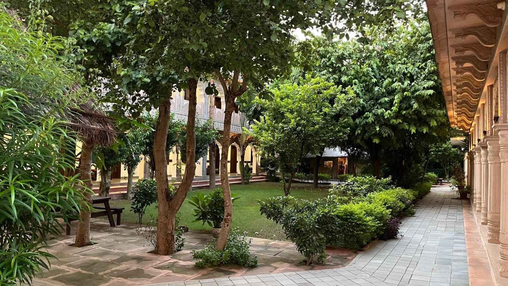 Hotel Sunbird Bharatpur Eksteriør bilde