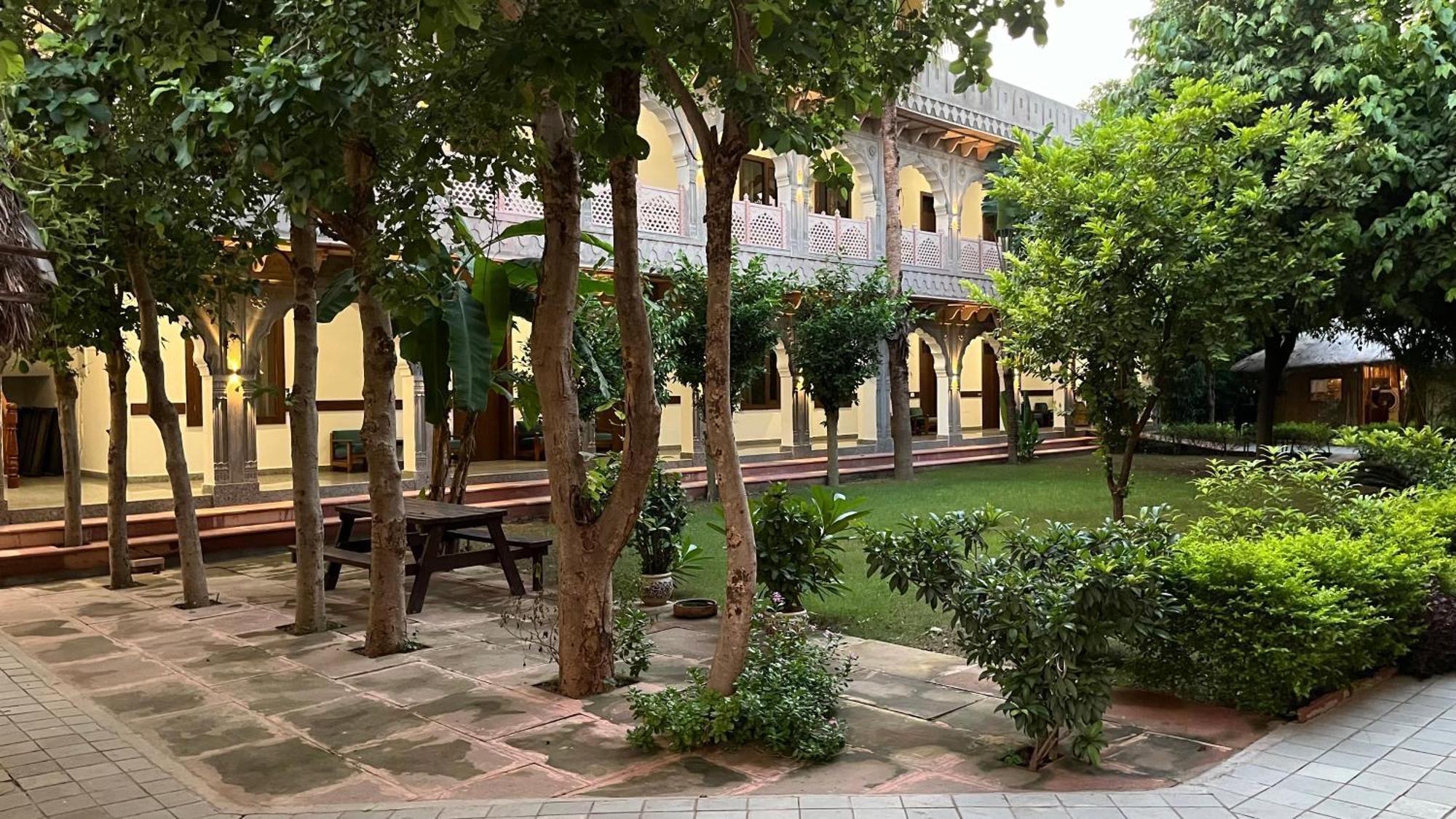 Hotel Sunbird Bharatpur Eksteriør bilde