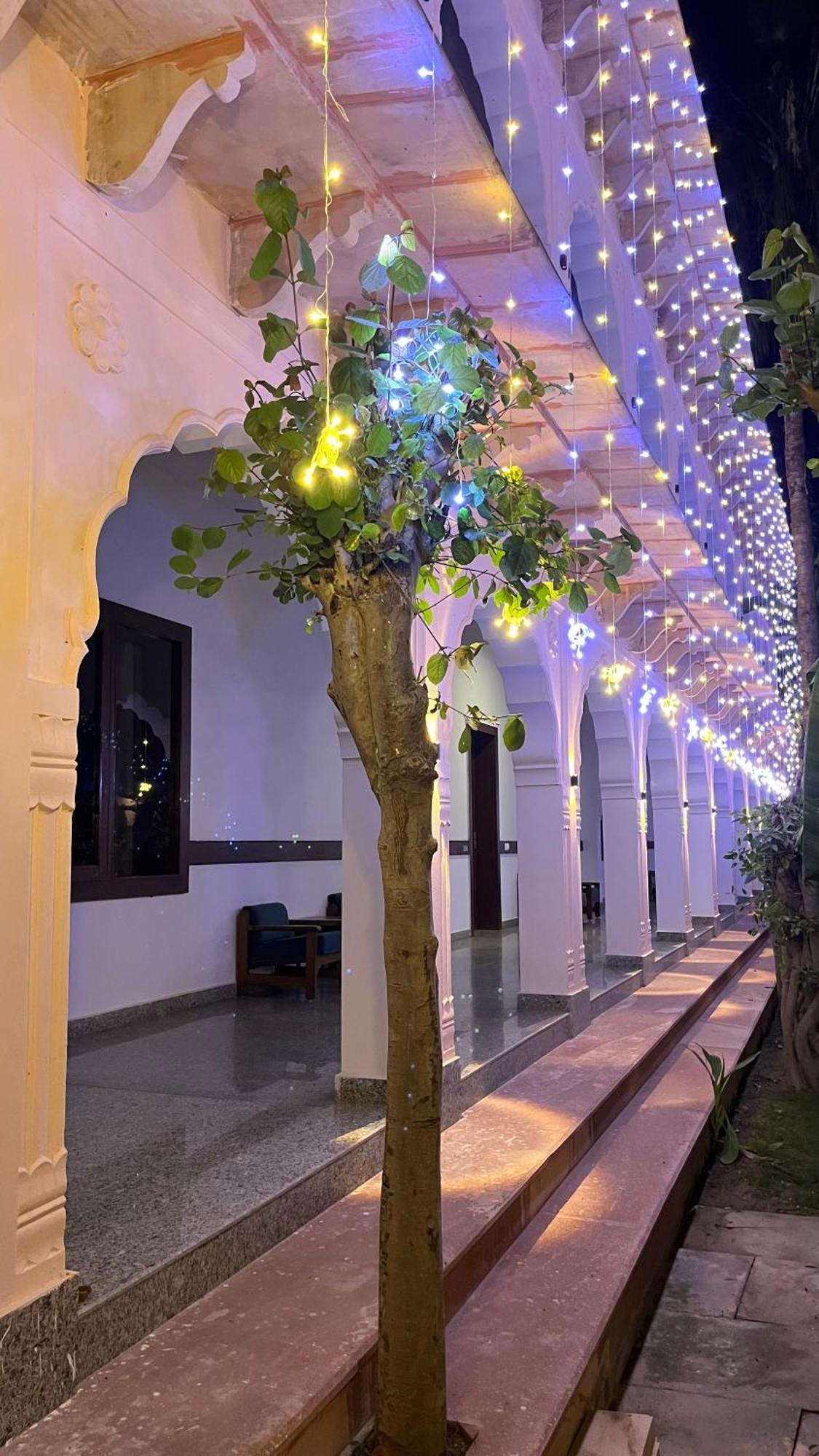 Hotel Sunbird Bharatpur Eksteriør bilde