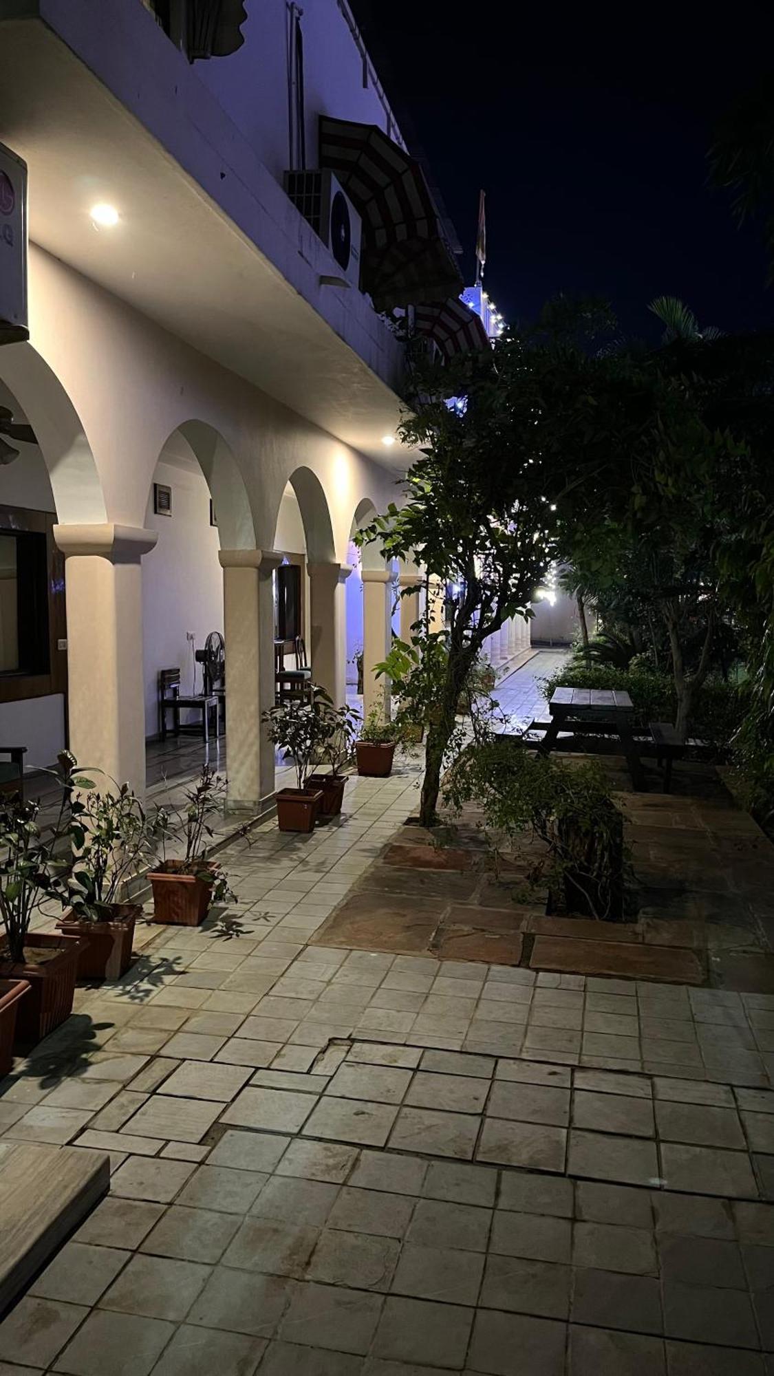 Hotel Sunbird Bharatpur Eksteriør bilde